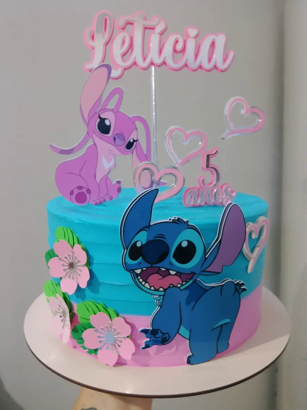 Bolo temático de dois andares — publicação de Flávia | Confeitaria Artesanal
