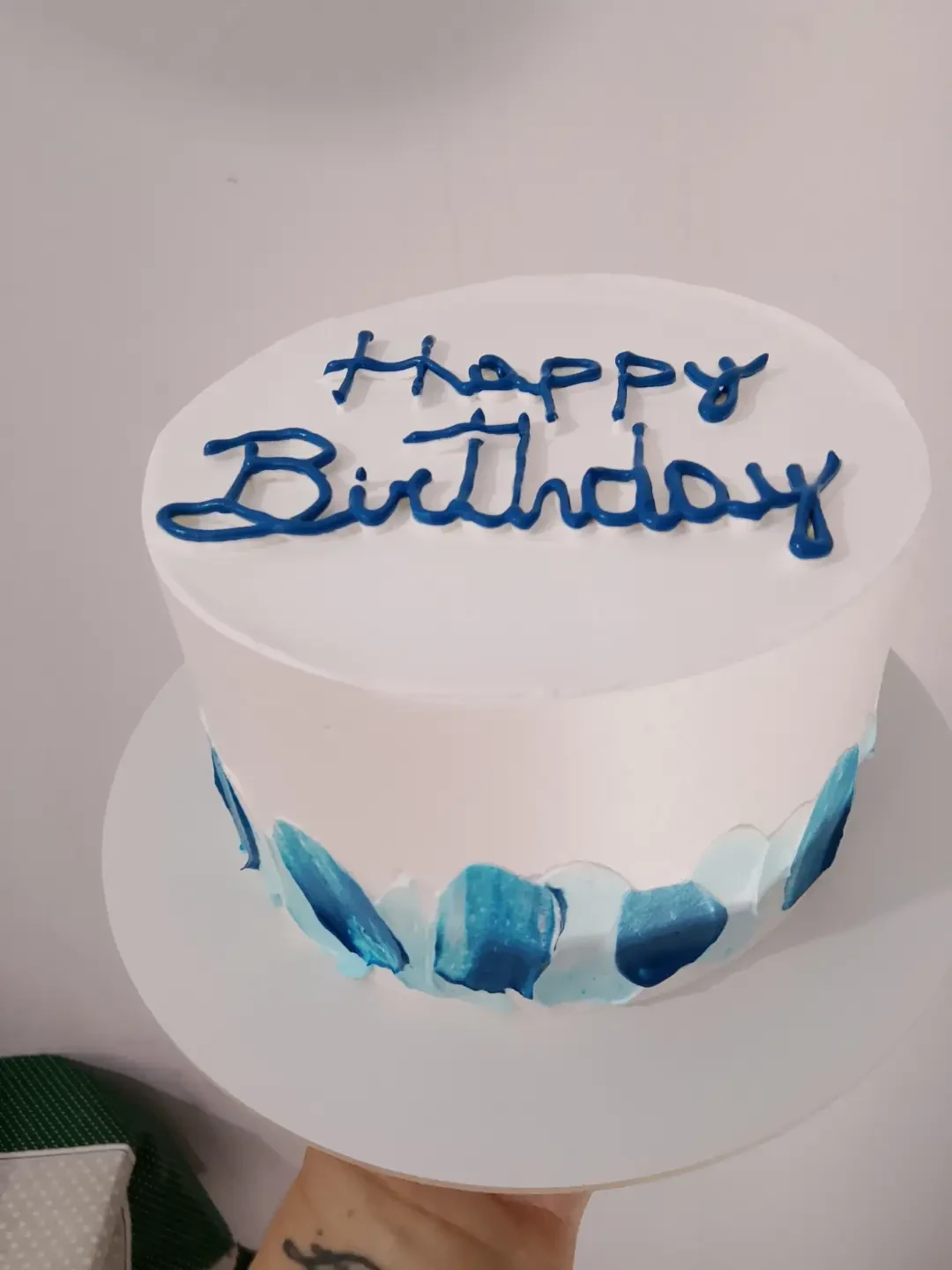 Bolo clássico de aniversário — publicação de Flávia | Confeitaria Artesanal