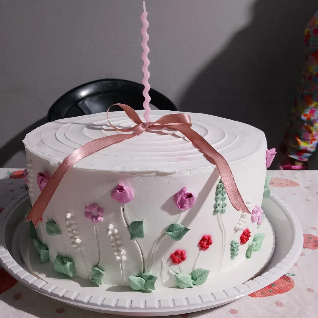Bolo com fita rosé — publicação de Flávia | Confeitaria Artesanal